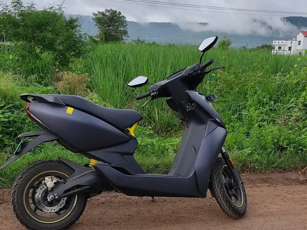 Ather 450 Plus right side view 