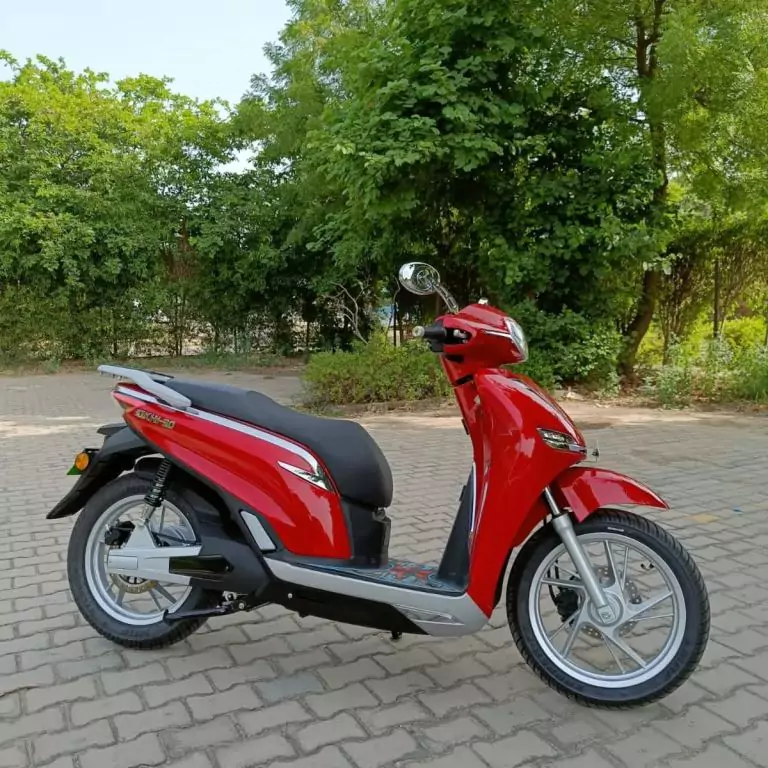 Okinawa Okhi 90, red color, right side view