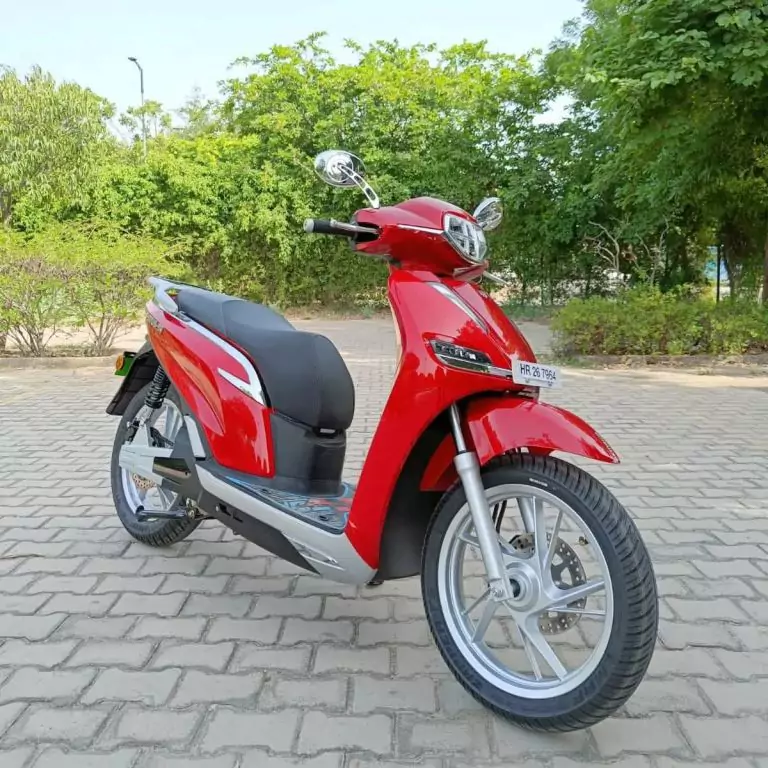 Okinawa Okhi 90, red color, right side front view