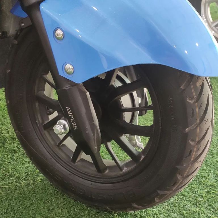 Ampere Reo Plus LA blue color electric scooter front tyre