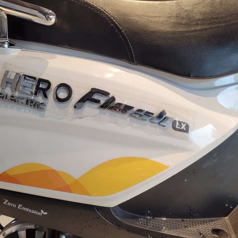 logo Hero electric flash Lx on rear side